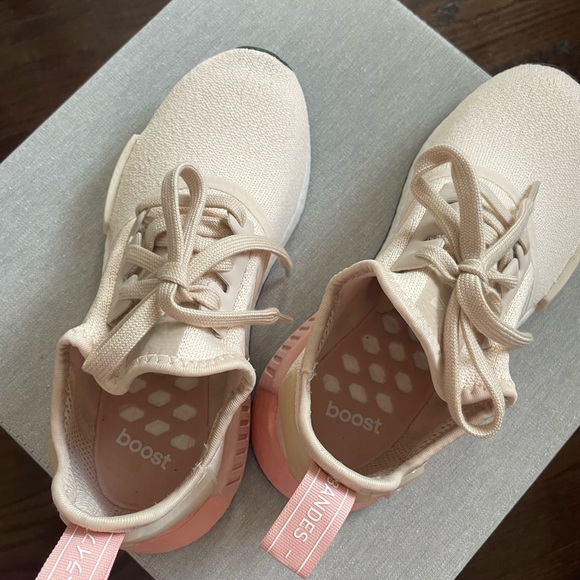 adidas NMD R1 Women’s in sz 6.5 - Picture 5 of 9